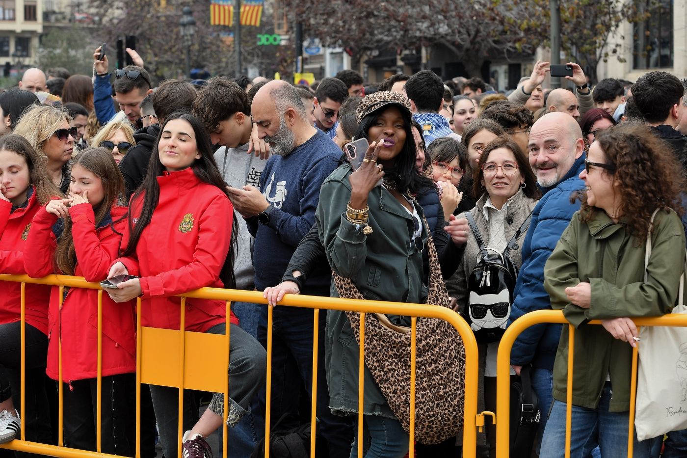 Búscate en la mascletà del sábado 8M