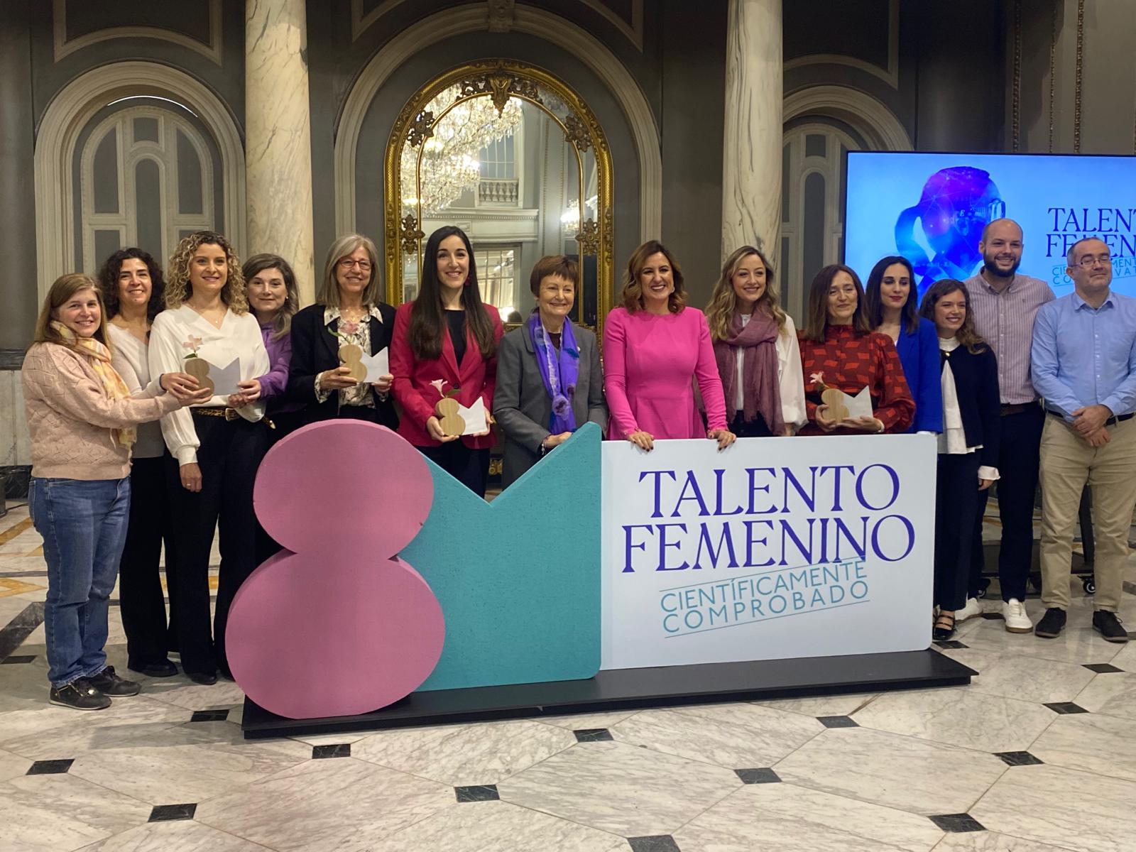 Las mujeres premiadas y reconocidas.