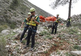 Entrenamiento de este grupo de rescate e intervención en la montaña de la Guardia Civil.