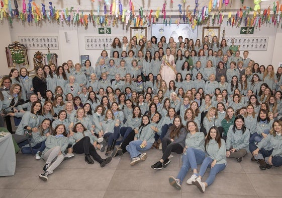 La foto grupal de las falleras de Convento Jerusalén.