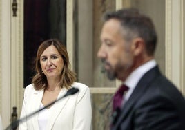 Catalá observa a Badenas tras el pacto PP-Vox para la gobernabilidad del Ayuntamiento de Valencia en octubre de 2023.