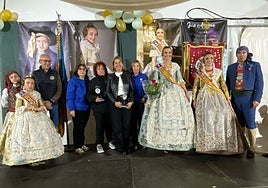 Berta Peiró (FMV 2025) y el concejal Santiago Ballester, junto a los premiados y el cuadro de honor de Barraca-Espadán.