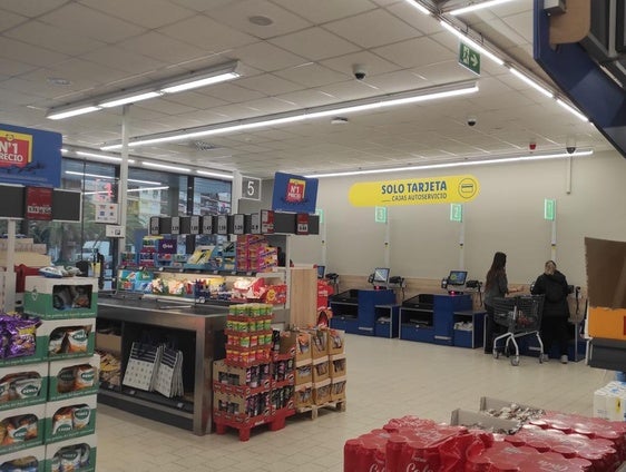 Interior de una tienda de Lidl en Valencia.