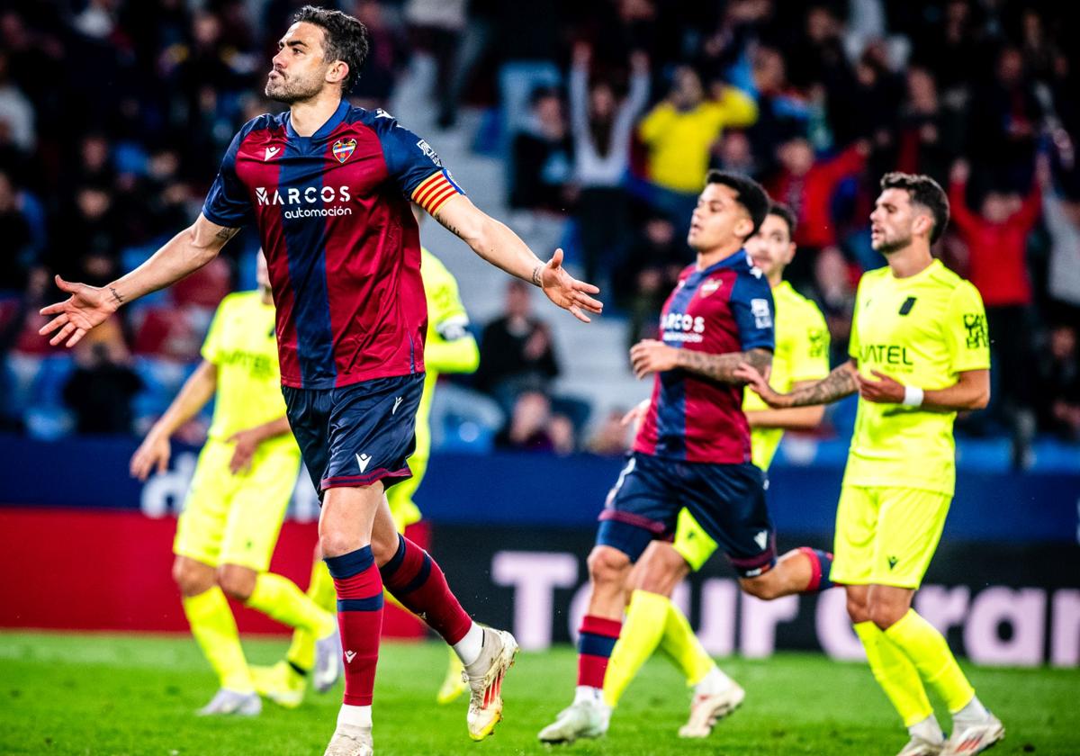 Vicente Iborra, celebrando su gol de penalti ante el Cartagena.