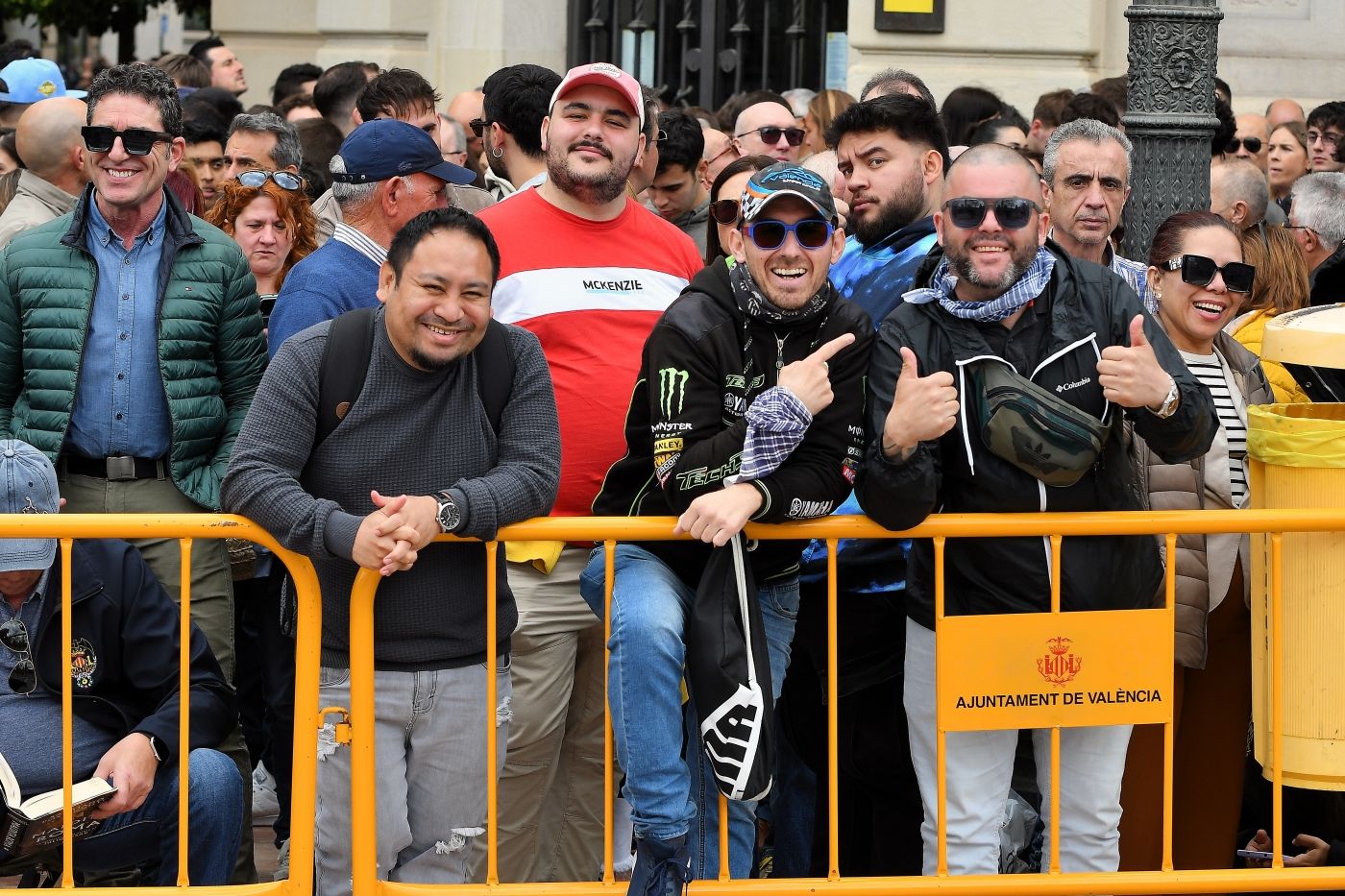 Búscate en la mascletà del lunes 10 de marzo