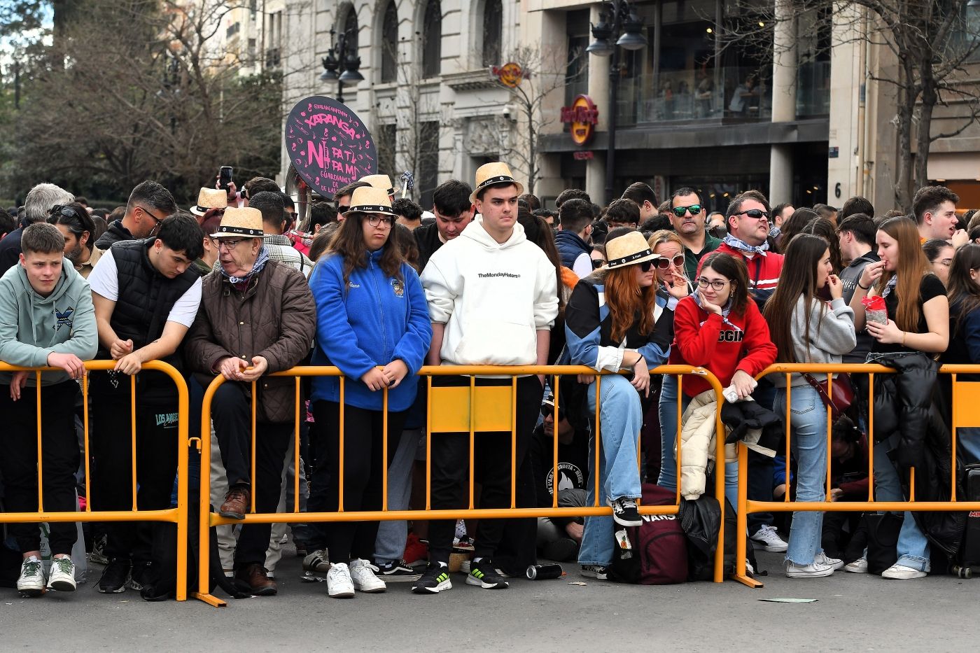 Búscate en la mascletà del lunes 10 de marzo