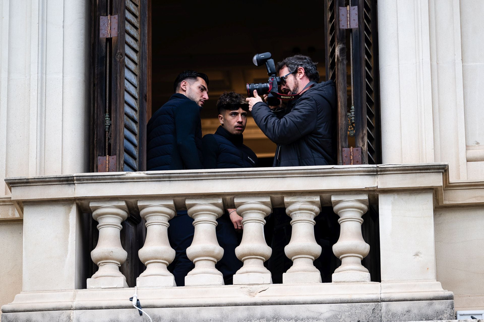 FOTOS | El Valencia CF disfruta de la mascletà de hoy en el balcón del Ayuntamiento