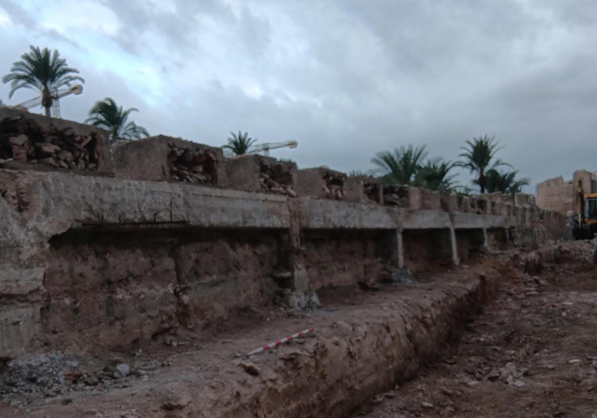 Muralla de Alzira durante las primeras fases de la obra.