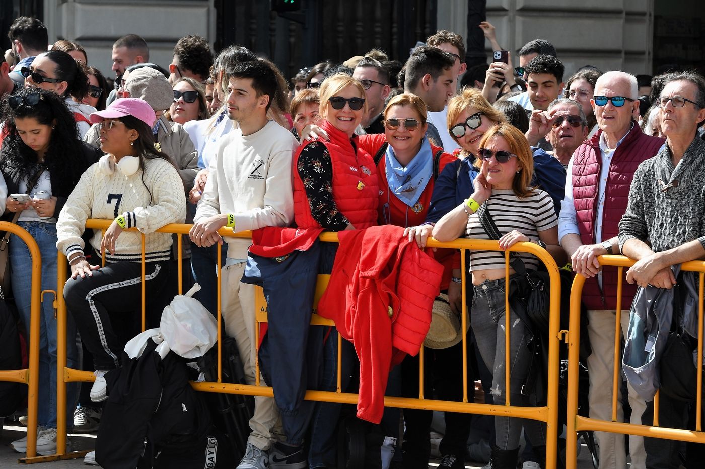 FOTOS | Búscate en la mascletà del martes 11 de marzo