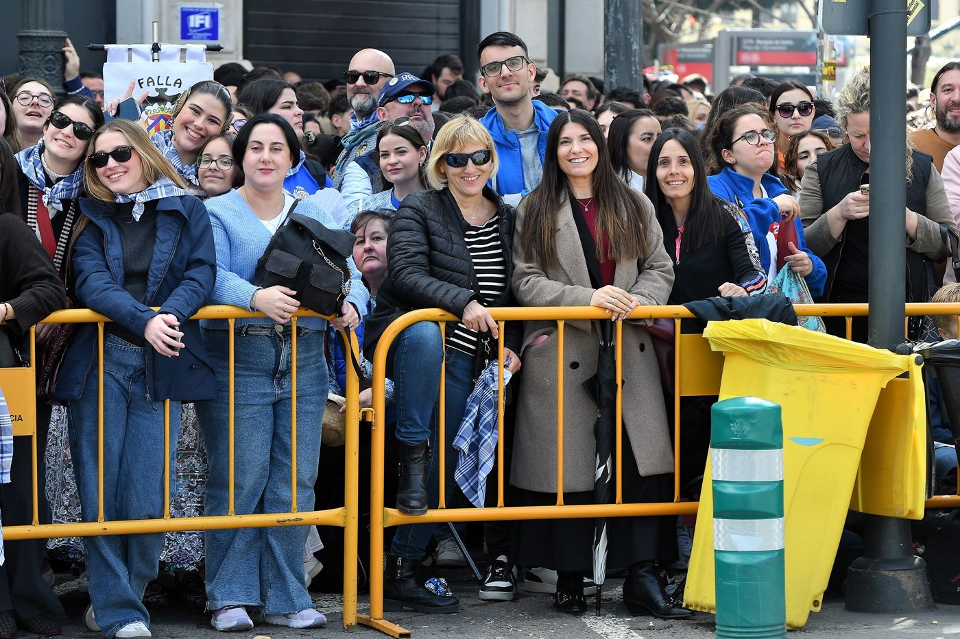 FOTOS | Búscate en la mascletà del martes 11 de marzo