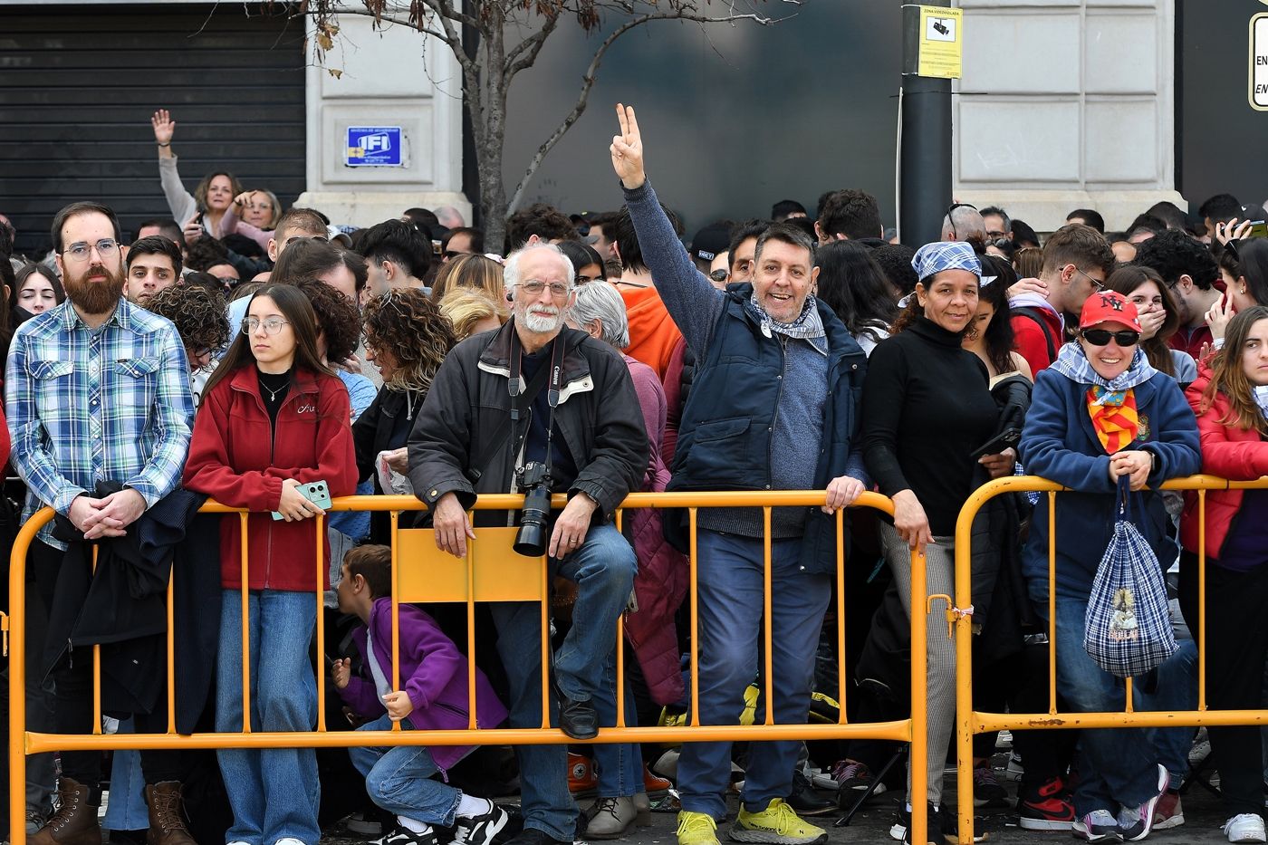FOTOS | Búscate en la mascletà del martes 11 de marzo