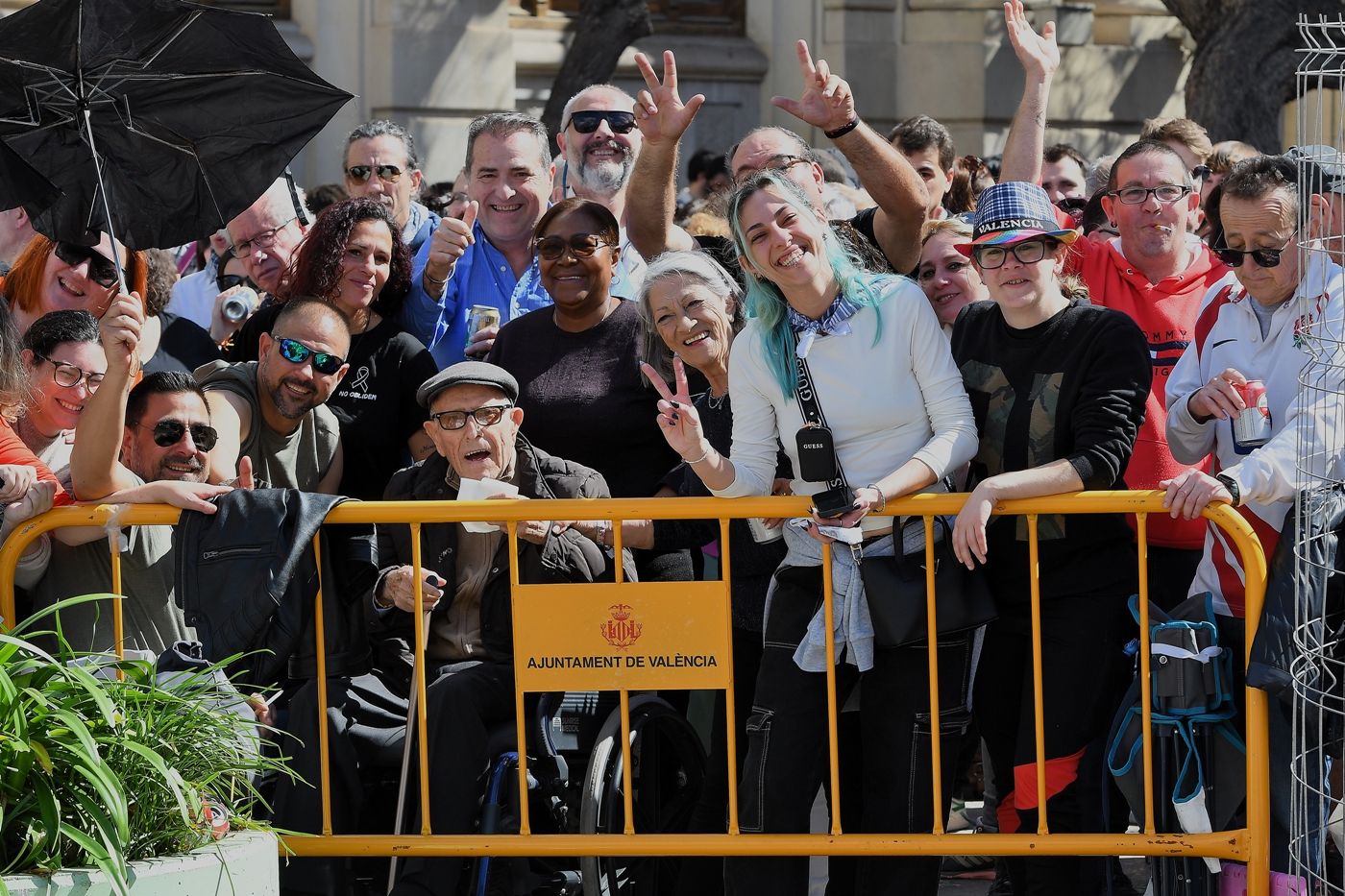 FOTOS | Búscate en la mascletà del martes 11 de marzo