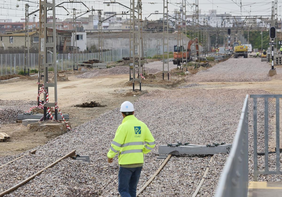 Zona de obras en la estación València Sud hacia Paiporta, sin vías todavía.