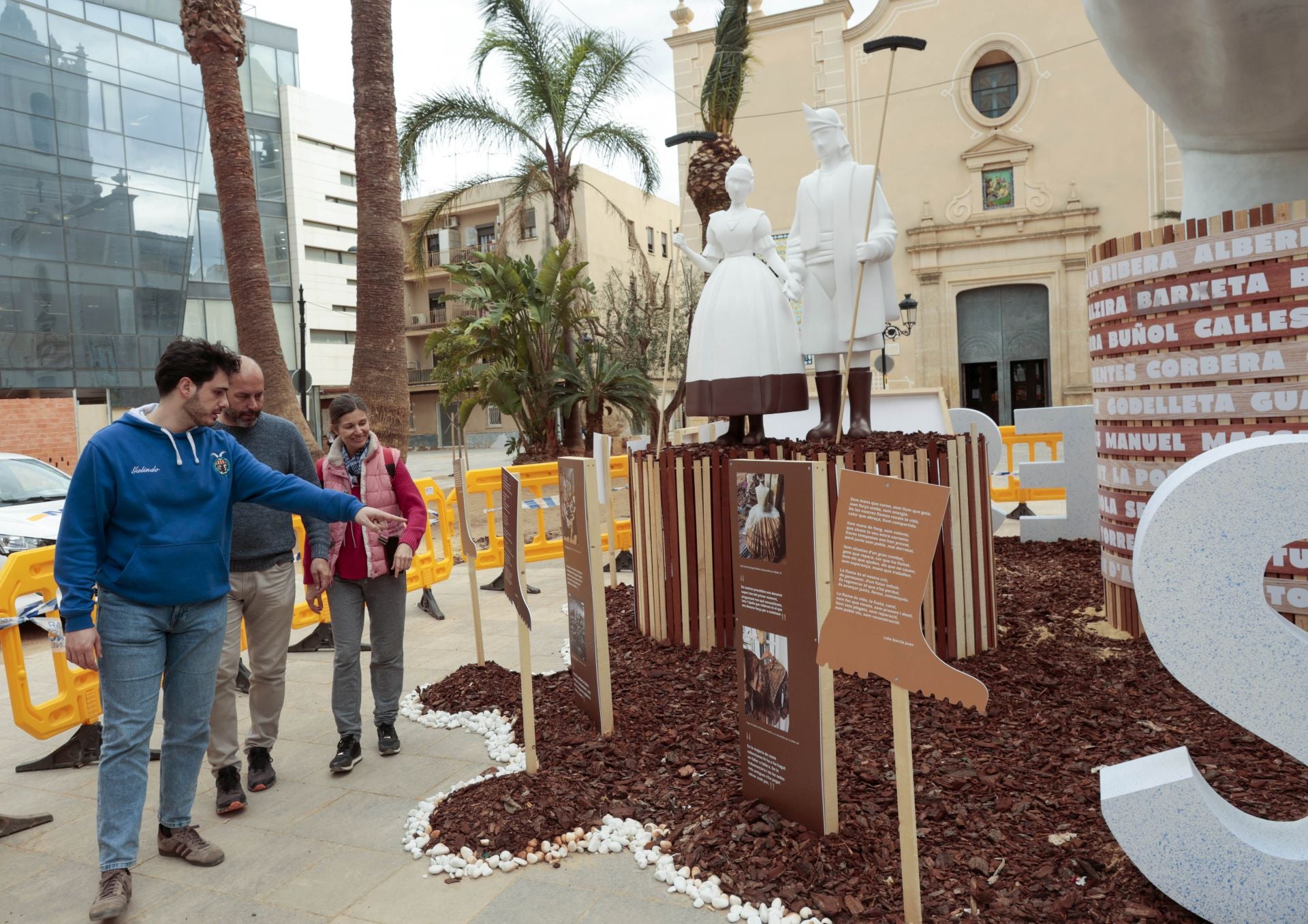 La plantà de las Fallas en Paiporta y Catarroja