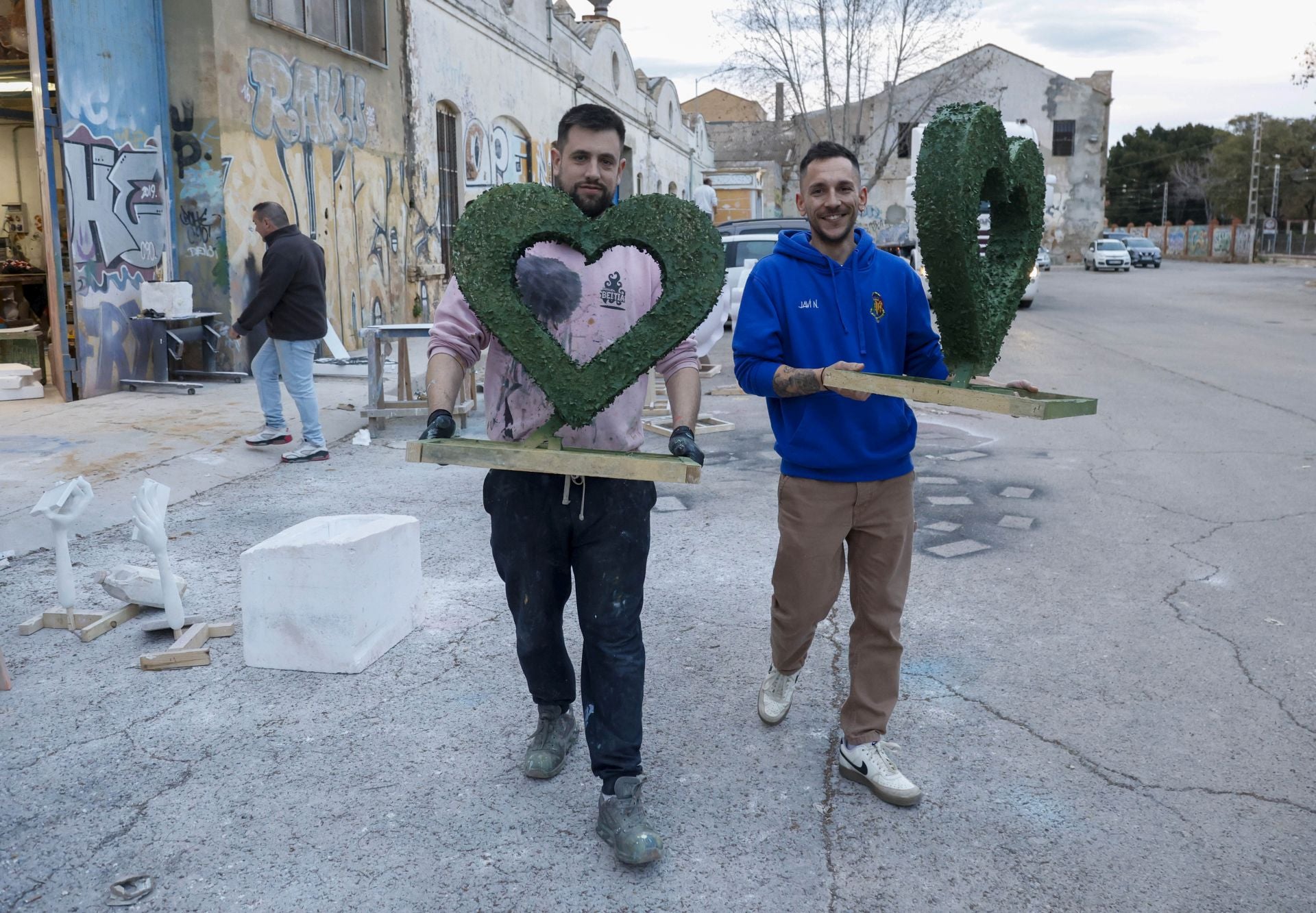 La plantà de las Fallas en Paiporta y Catarroja