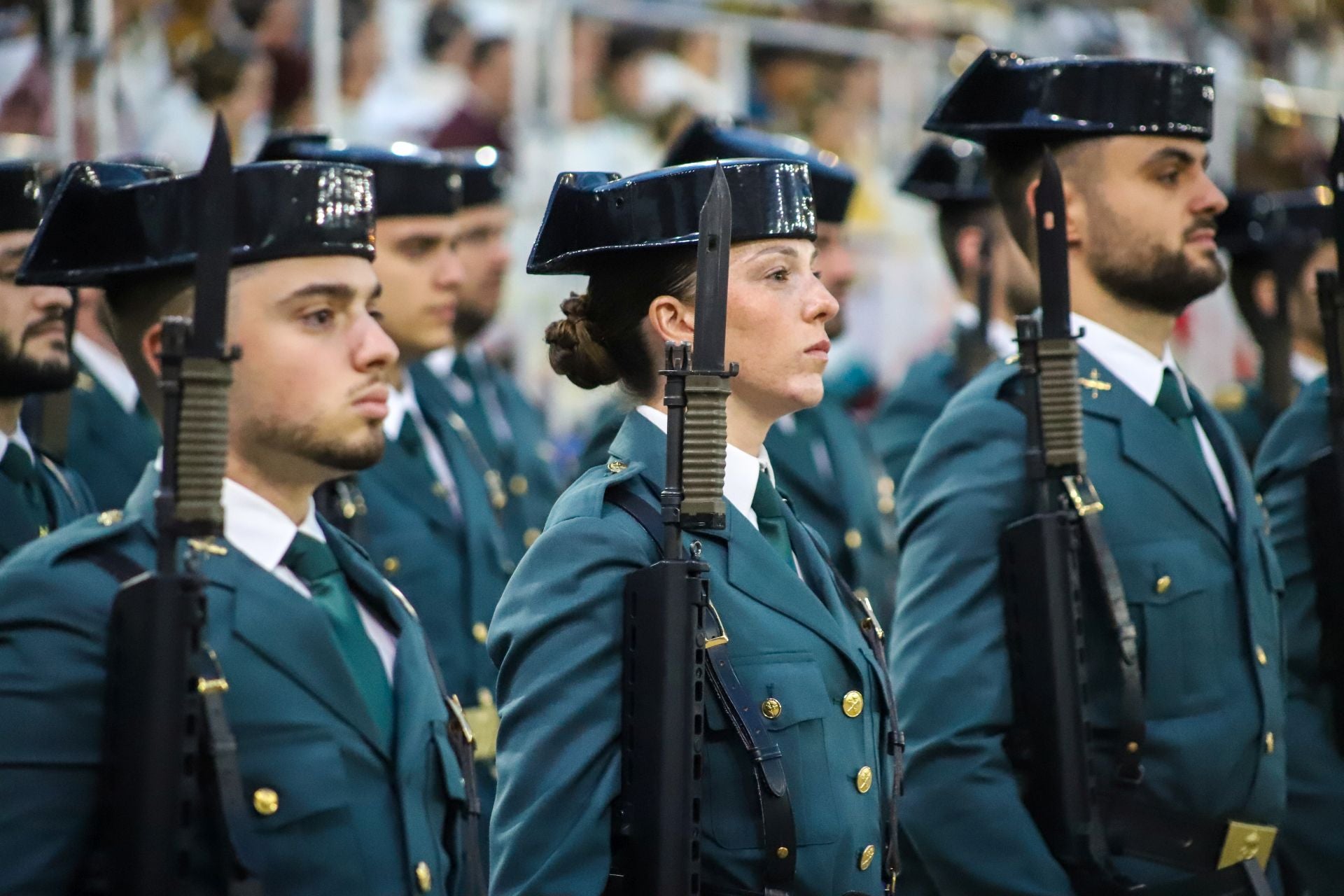 FOTOS | La falla de las Fuerzas Armadas y la Guardia Civil homenajea al pueblo valenciano