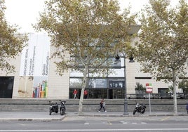 Entrada principal del IVAM, en la calle Guillem de Castro de Valencia.