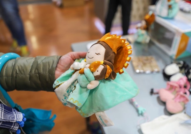 Muñeca Amparín, homenaje a la Mare de Déu.