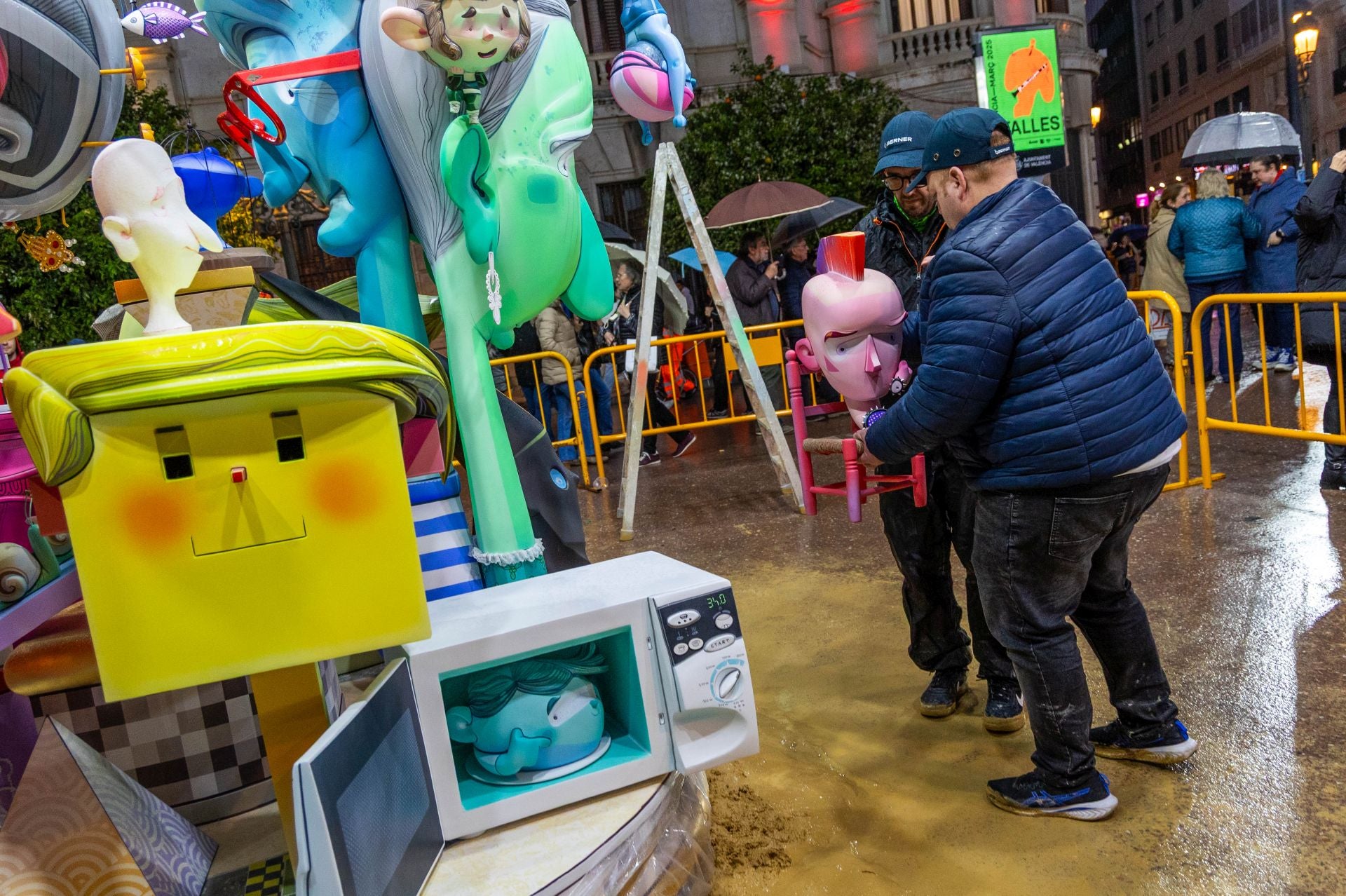 FOTOS | Plantà de la falla infantil municipal 2025