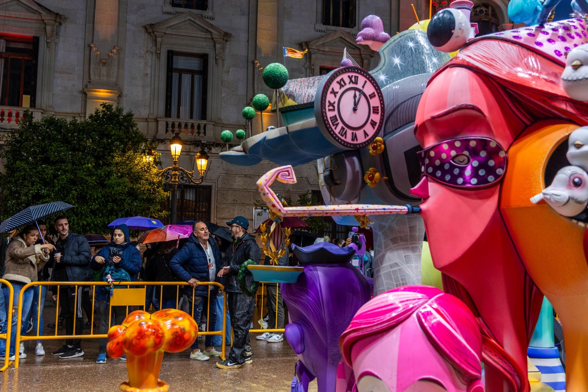 FOTOS | Plantà de la falla infantil municipal 2025