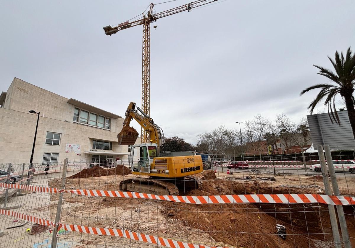 Obras de la ampliación del edificio sanitario.