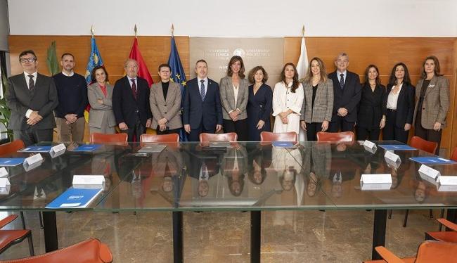 Firma nuevos patronos en Sala Honoris