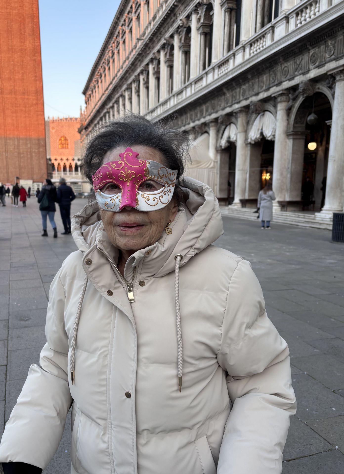 Imagen secundaria 1 - El sueño cumplido de una abuela alicantina