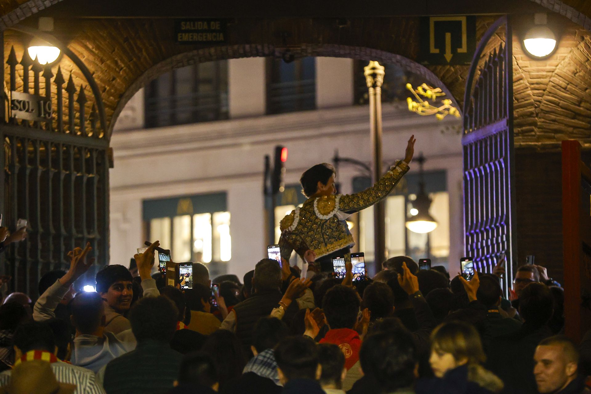 FOTOS | Así ha sido la segunda corrida de la Feria de Fallas 2025: Roca Rey, Talavante y Alejandro Chicharro