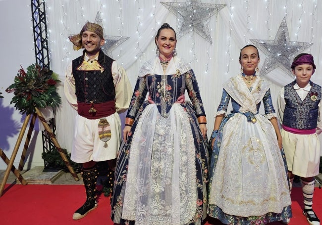 Javi Nieto, presidente de El Charco de Catarroja, junto a Ana María Agudo (FM); Vera Sanz (FMI) y Marc Urbano, presidente infantil.