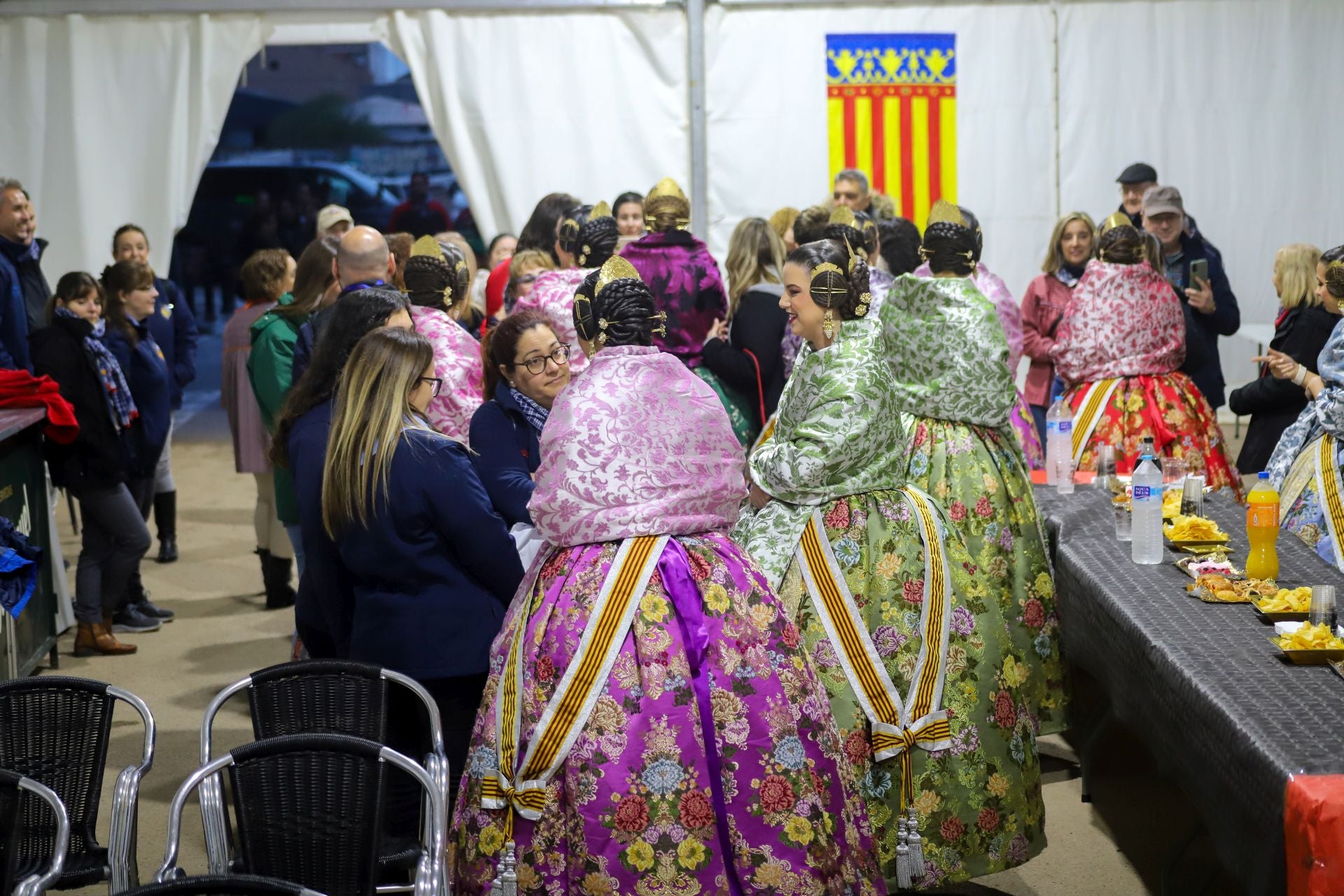 La fallera mayor de Valencia visita una de las fallas afectadas por la dana en La Torre