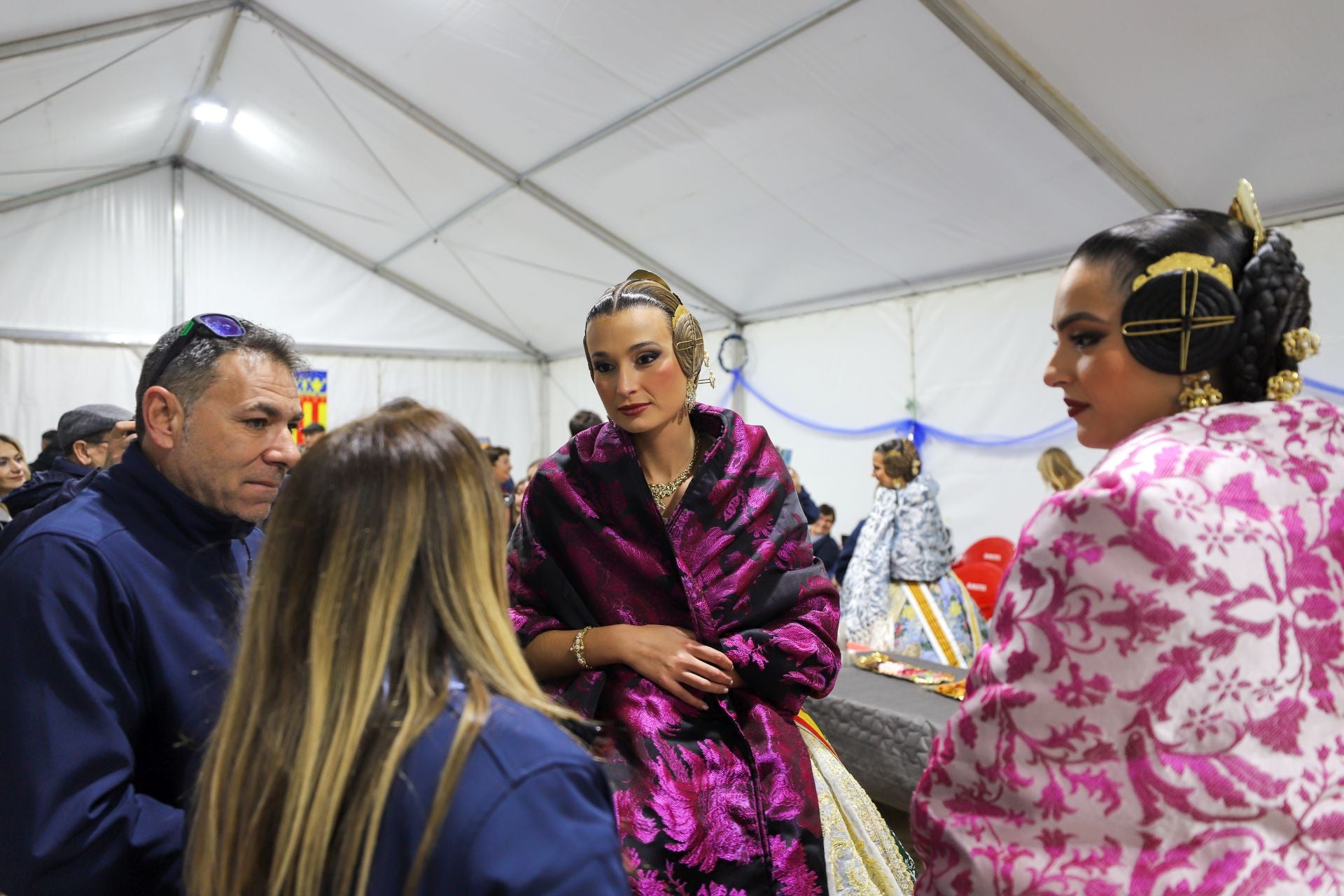 La fallera mayor de Valencia visita una de las fallas afectadas por la dana en La Torre