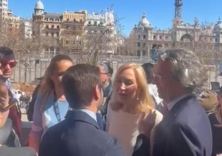 Carmen Lomana este sábado en el balcón del Ayuntamiento.