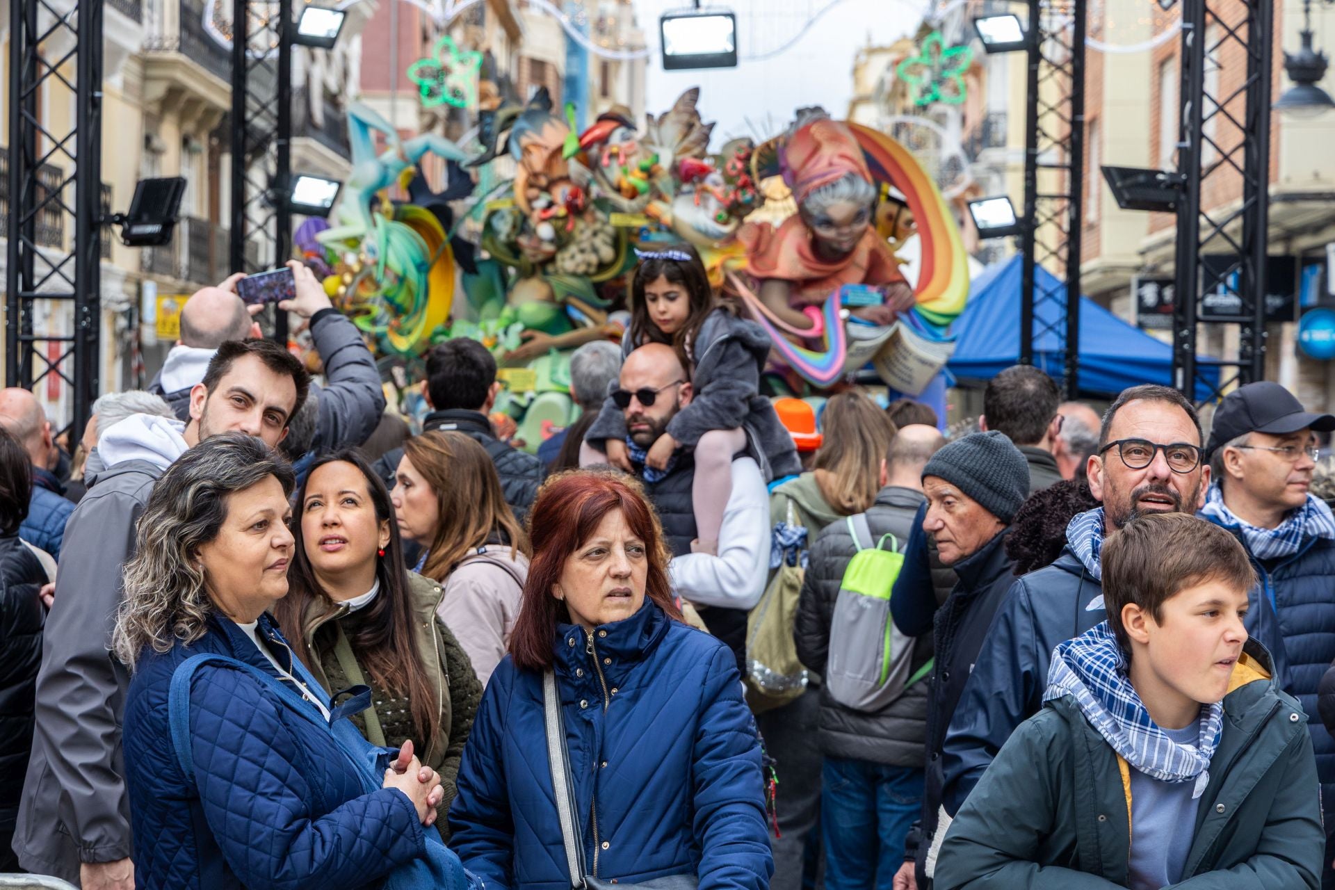 Superdomingo fallero: un recorrido por las calles y las fallas de Valencia