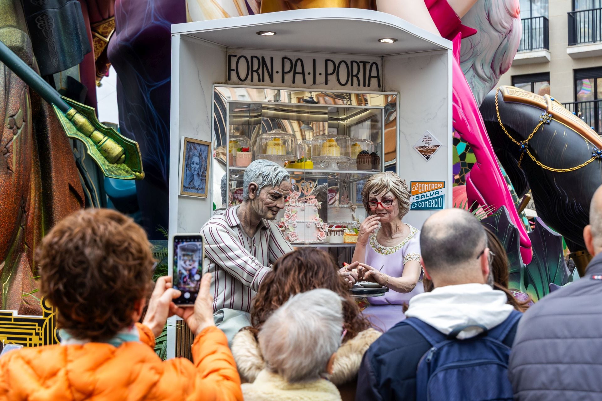 Superdomingo fallero: un recorrido por las calles y las fallas de Valencia