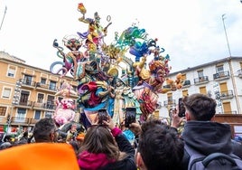 Superdomingo fallero: un recorrido por las calles y las fallas de Valencia