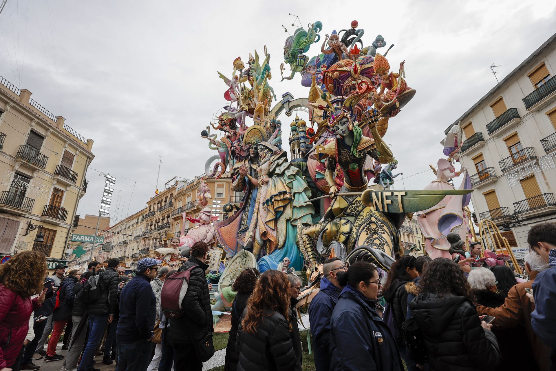 Superdomingo fallero: un recorrido por las calles y las fallas de Valencia