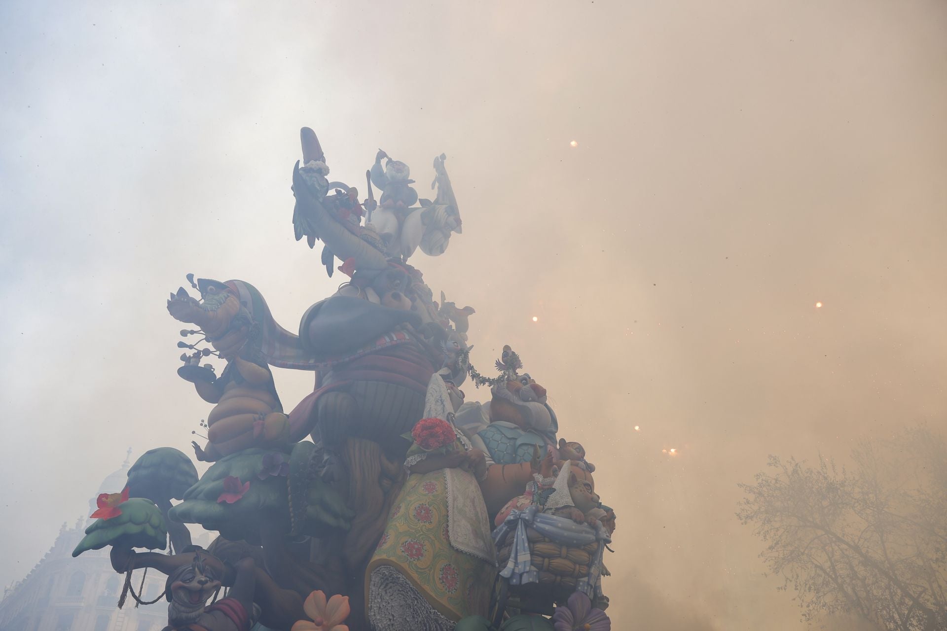 FOTOS | Así ha sido la mascletà del domingo 16 de marzo de 2025