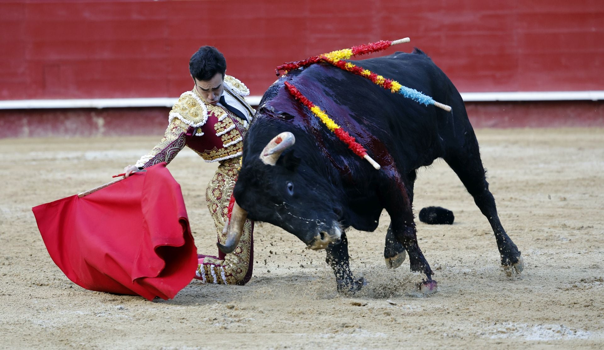 FOTOS | Así ha sido la tercera corrida de la Feria de Fallas 2025: Roca Rey, Manzanares y Tomás Rufo