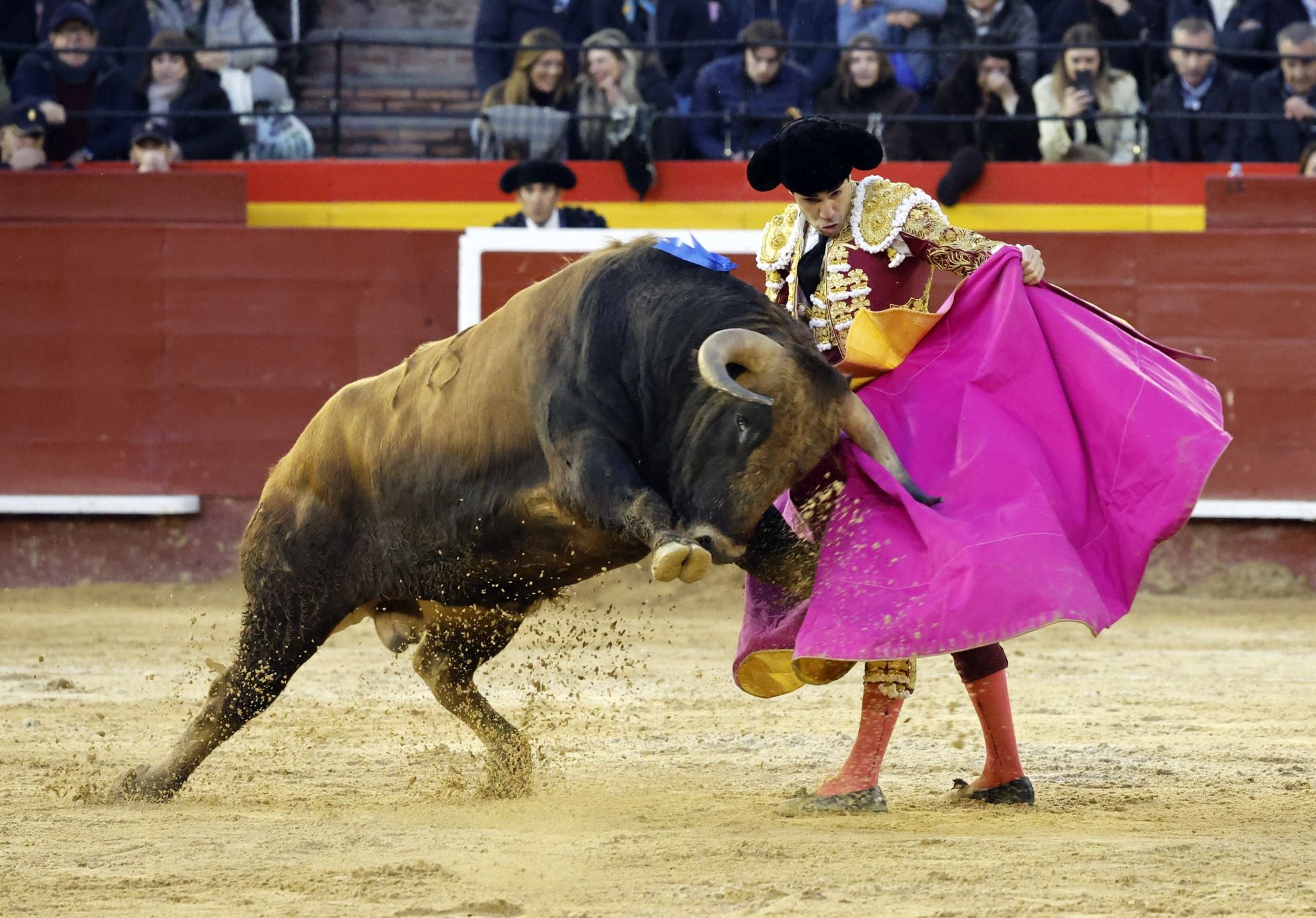 FOTOS | Así ha sido la tercera corrida de la Feria de Fallas 2025: Roca Rey, Manzanares y Tomás Rufo