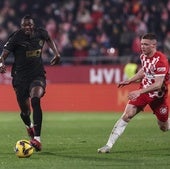 Sadiq controla un balón en el Girona-Valencia.