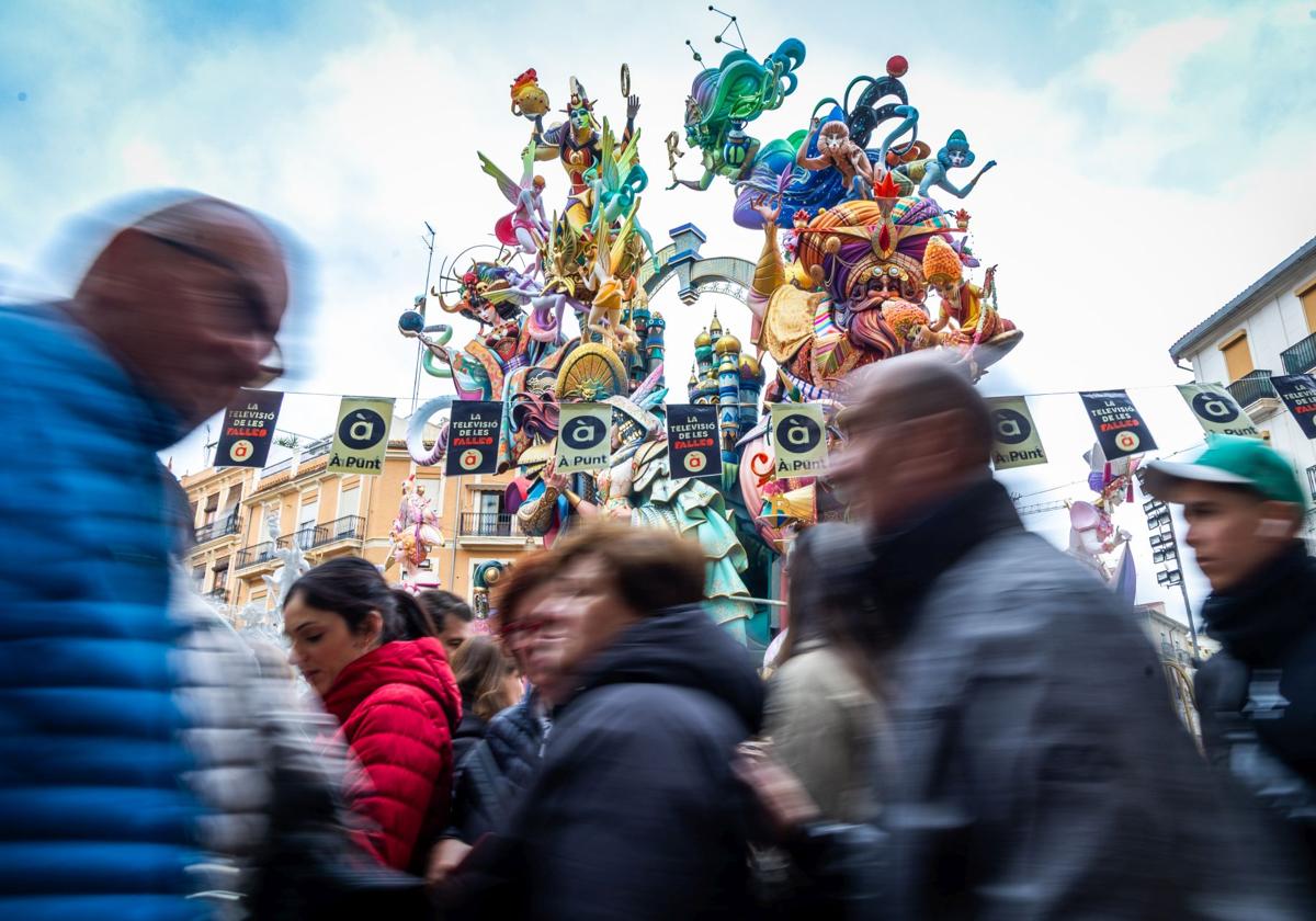 FOTOS | Colas para ver la falla ganadora, Convento Jerusalén