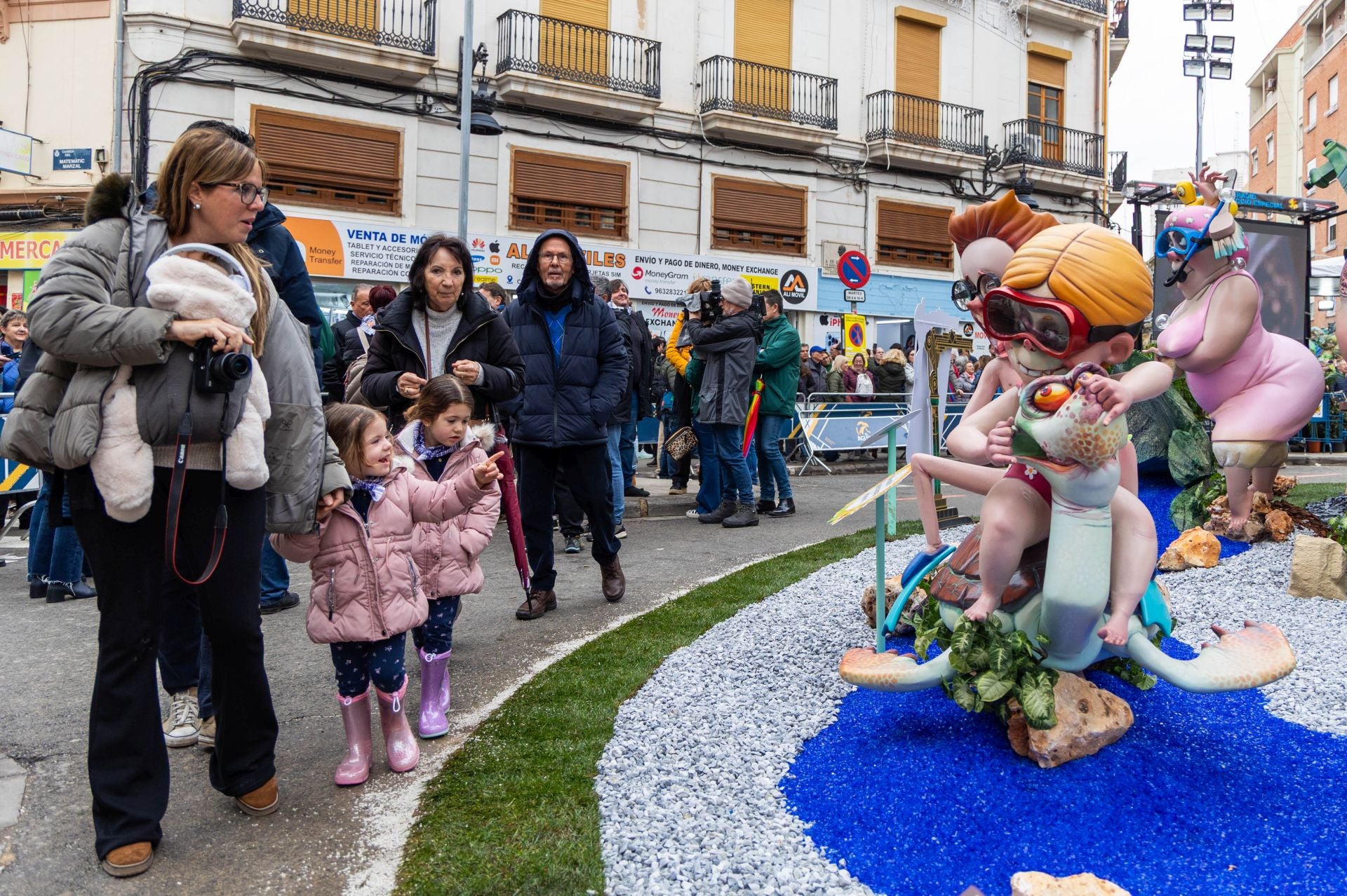 FOTOS | Colas para ver la falla ganadora, Convento Jerusalén