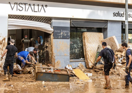 Comercio afectado por la dana en Paiporta.