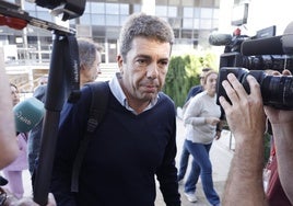 Carlos Mazón entrando a uno de los Cecopi posteriores al día de la dana.