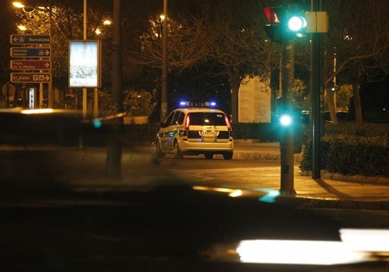 Imagen de archivo de una patrulla de la Policía local de Valencia.