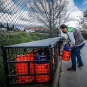 Venta de bombonas de butano en una gasolinera.