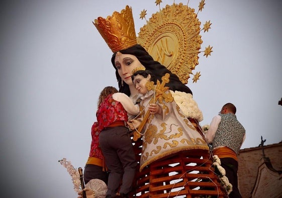 Imagen de la Virgen en la Ofrenda de Torrent, este lunes.