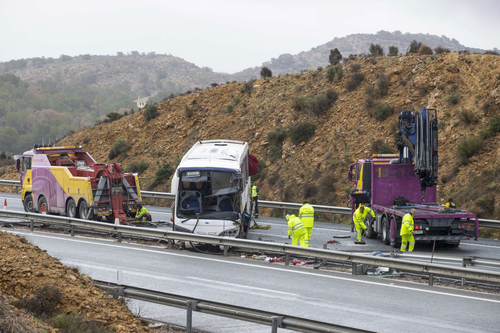 Las imágenes del brutal vuelco de un autobús del Imserso valenciano