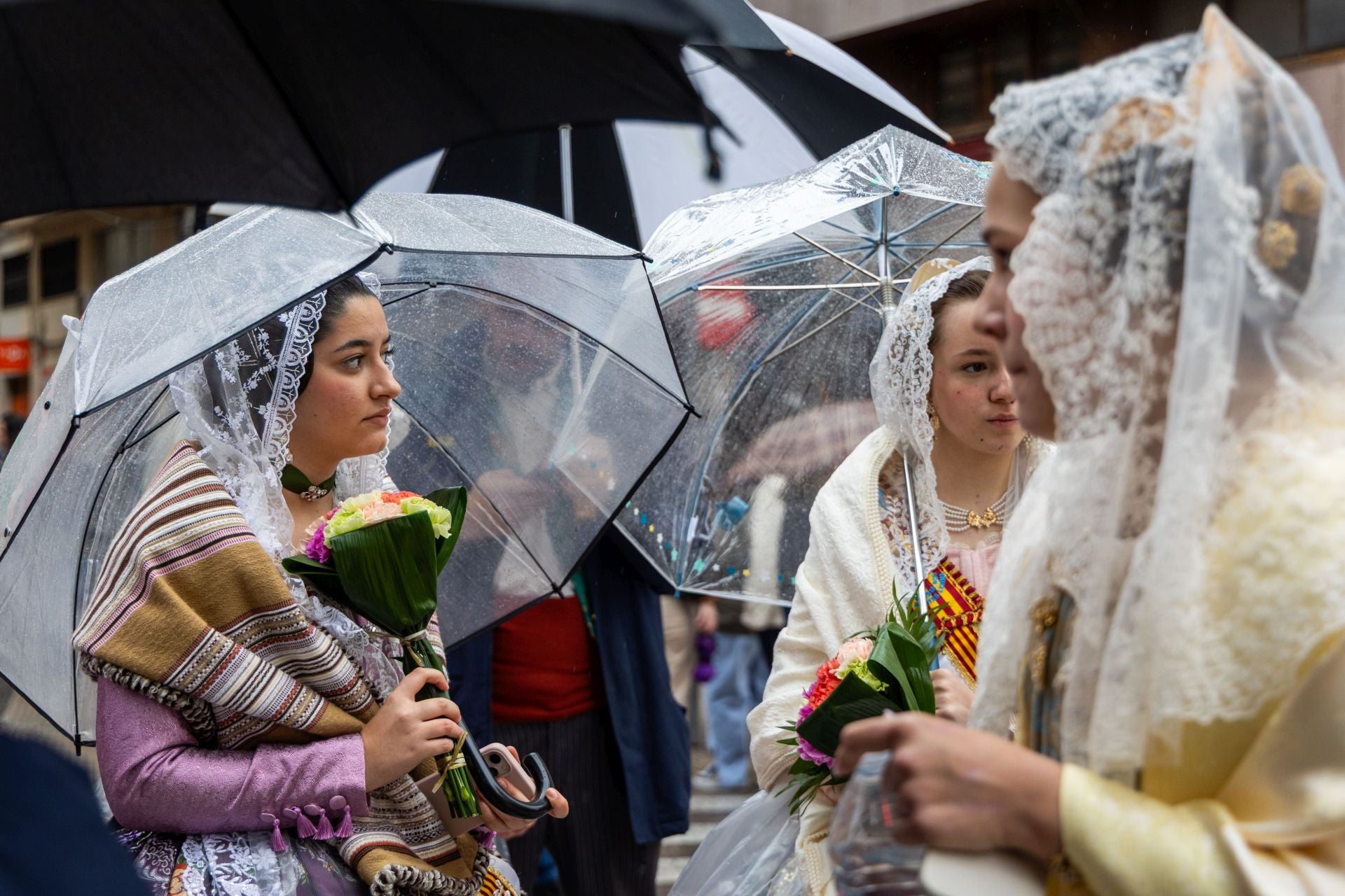 FOTOS | Segundo día de Ofrenda de las Fallas 2025