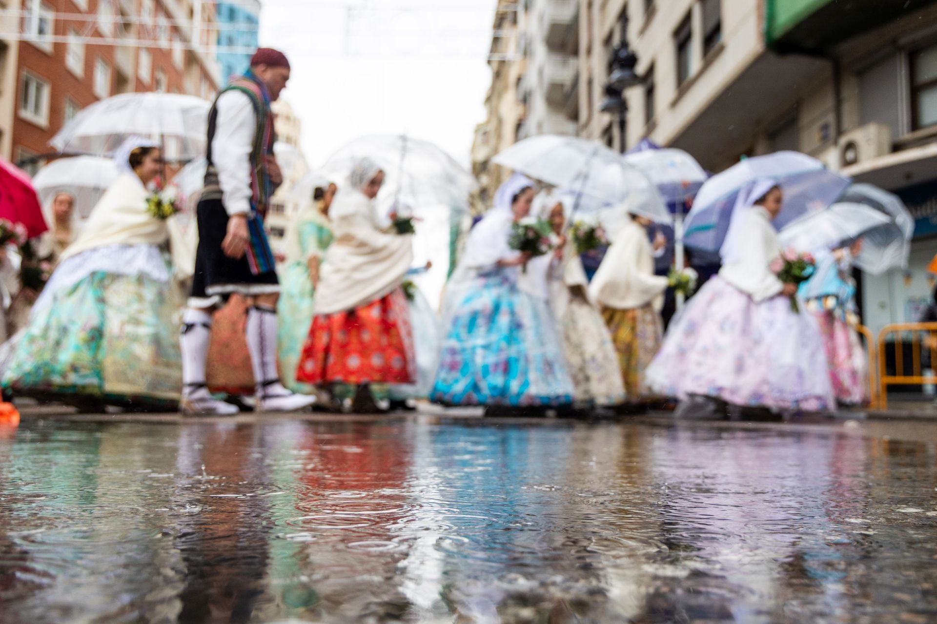 FOTOS | Segundo día de Ofrenda de las Fallas 2025